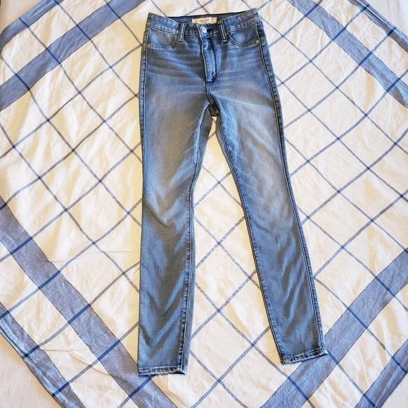 🪴BOGO FREE🪴 Abercrombie High Rise Skinny Jean Size 0/25 SHORT - Picture 2 of 4